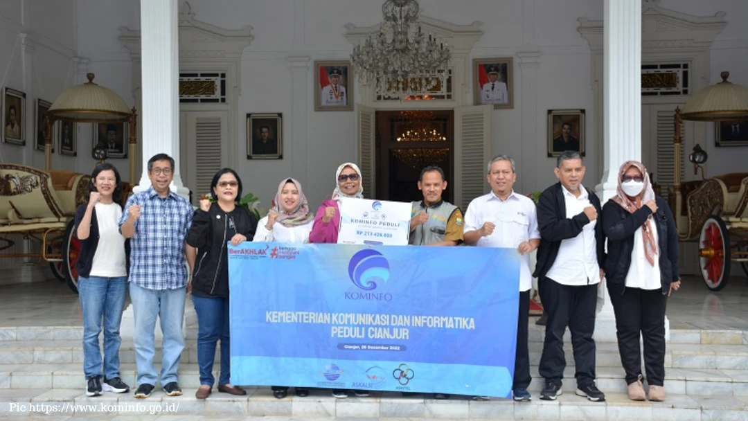 ATSI bersama Kominfo melakukan penyerahan bantuan kemanusiaan untuk para korban gempa di Cianjur